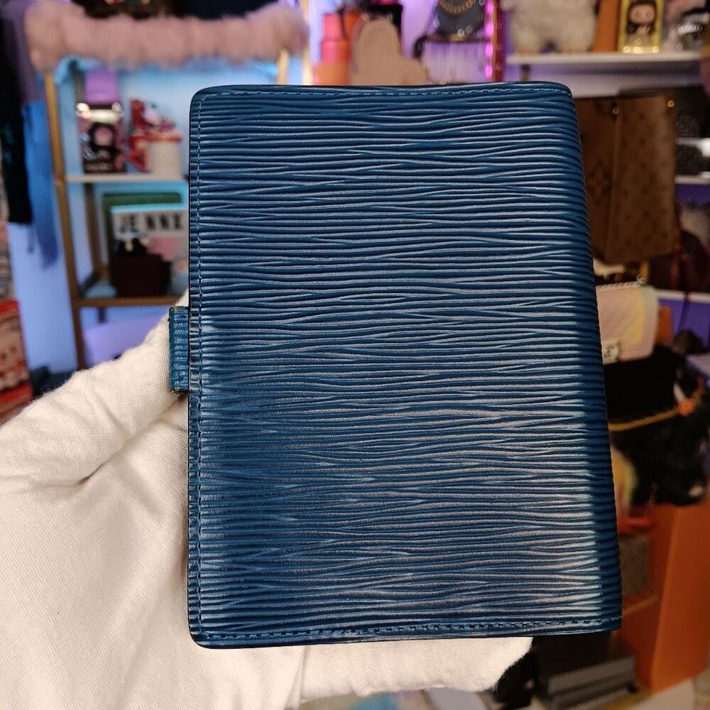 Louis Vuitton Blue Epi Leather PM Size Agenda Passport Holder - Picture 3 of 8